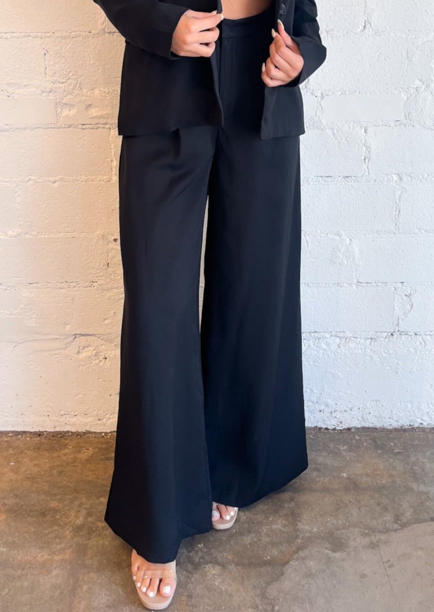 Tailored Relaxed Fit Pleated Wide Leg Pants | boohoo